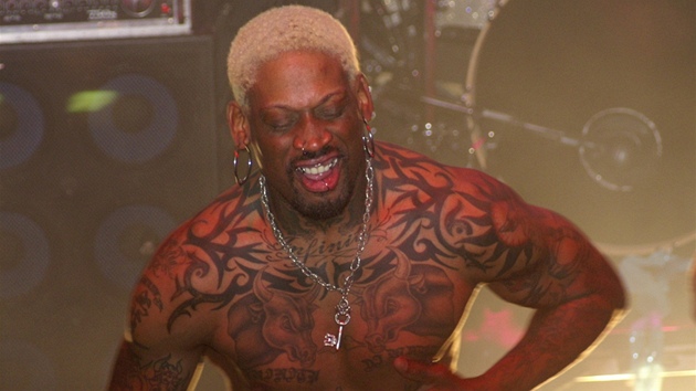 Basketbal ml Dennis Rodman jako psychoterapii, bs ho ale úpln nezbavil. Jeho ivot byl plný agresivity, en a skandál.