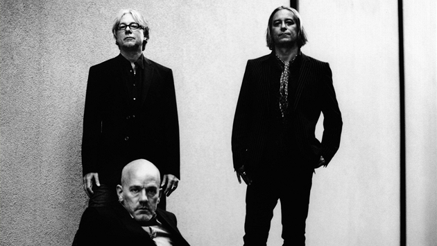 Trojice Michael Stipe, kytarista Peter Buck a basista Mike Mills koní se spolených vystupováním pod hlavikou R.E.M.