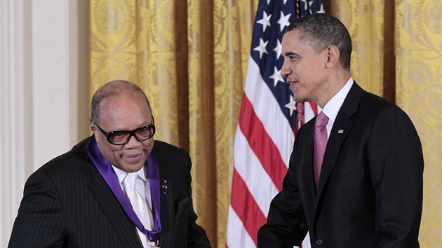 Americký prezident Barack Obama vyznamenal 2. bezna dvacet amerických umlc (skladatel a producent Quincy Jones)