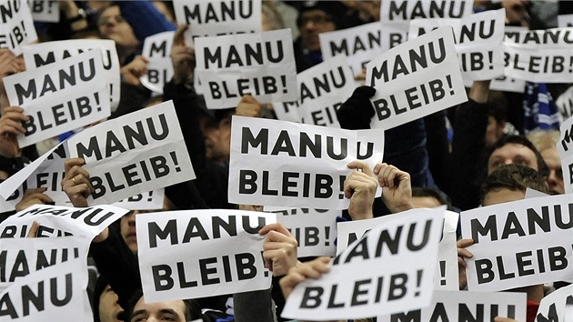 MANU, ZSTA! Fanouci Schalke si pejí, aby branká Manuel Neuer zstal v klubu dál. 