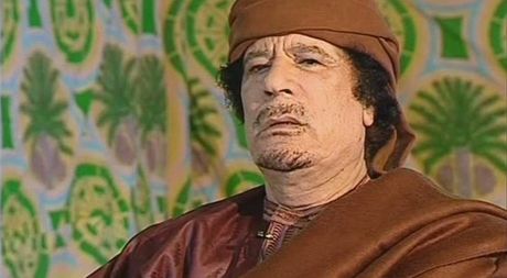 Libyjský diktátor Muammar Kaddáfí pi rozhovoru s portugalskou televizí (17. bezna 2011)