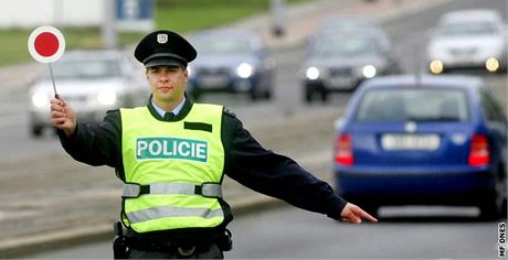 Policisté chystají akci na nmecká auta. Ilustraní foto.