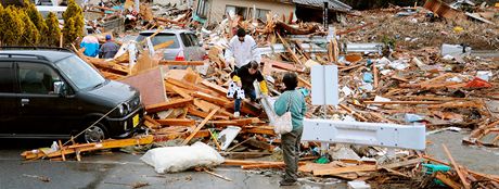 Japonské msto Iwaki zasáhlo silné zemtesení. (11. bezna 2011)