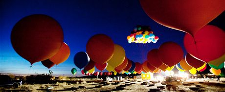 Kadý ze sta balonk vyputných v centru Soulu ml cenu 16 500 korun. Ilustraní foto