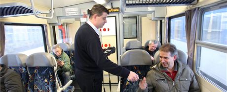 Cestující jezdí po Praze vlakem ím dál astji. (Ilustraní snímek)