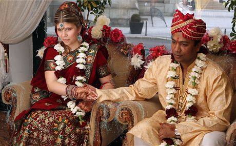 Liberec zail pravou indickou svatbu. Na snmku enich Vikram Ranawat a nevsta Klra Slezkov.