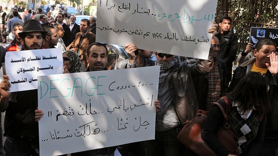 Úterní demonstrace proti syrskému prezidentovi Baáru Asadovi. (15. bezna 2011)