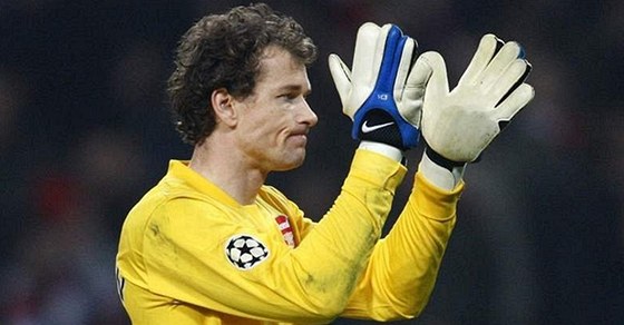 ZASE ZA ARSENAL. Jens Lehmann bude v mustvu eského záloníka Tomáe Rosického dlat náhradníka Manuelu Almuniovi.