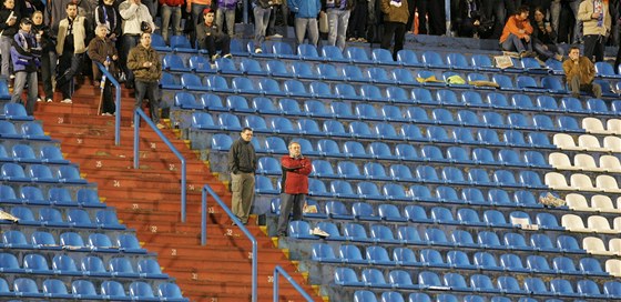 Fanouci Baníku Ostrava budou v prvních kolech svj tým podporovat zejm na stadionu ve Vítkovicích, situaci ale komplikuje demolice betonových ochoz