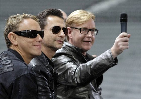 Andy Fletcher (vpravo) je lenem a nepsaným mluvím kapely Depeche Mode.