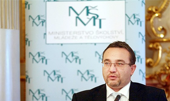 Ministr kolství Josef Dobe