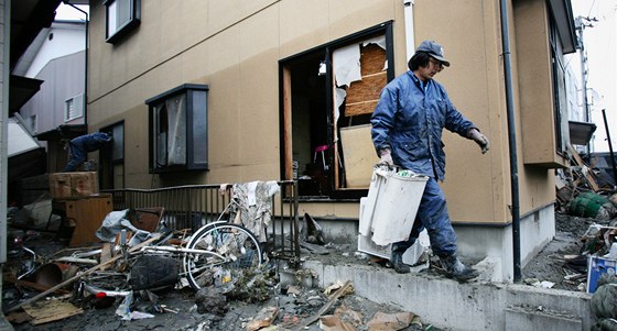 Jeden z dom poniených vlnou tsunami ve mst Soma. (15. bezna 2011)