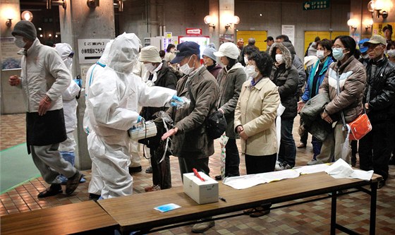V Japonsku testují na pítomnost radiace i obyvatele.