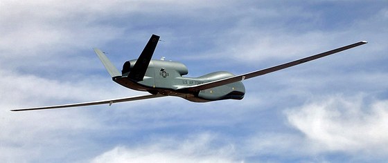 Americký bezpilotní letoun RQ-4 Global Hawk (ilustraní snímek)