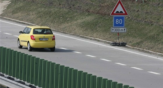 Boule na dálnici D11 u Dobenic na Královéhradecku.