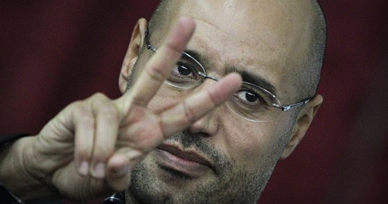 Kaddáfího syn Sajf Islám mluvil 10. bezna s píznivci a novinái v libyjské metropoli Tripolis.