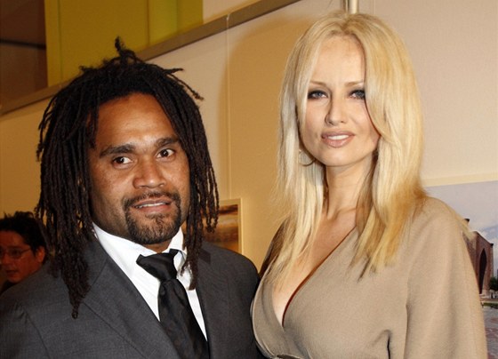 Adriana Sklenaíková a její bývalý manel Christian Karembeu