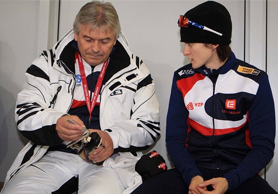 Martina Sáblíková (vpravo) s trenérem Petrem Novákem.