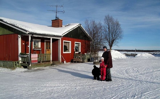 Viikusjärvi, jediné dv místní eny - Leila a její dcera