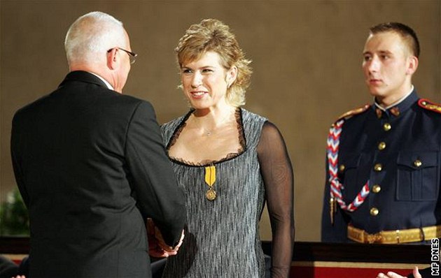 Prezident vyznamenal i olympijskou vítzku v bhu na lyích Kateinu Neumannovou.