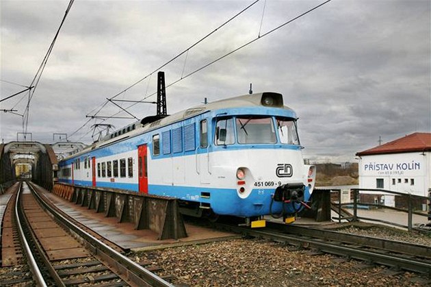 Fotogalerie: Řada 451, Pantograf
