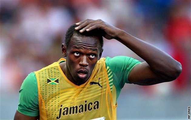 Usain Bolt poráí vechny. Jak se asi cítíjeho soupei...