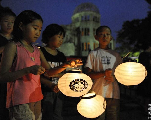 Pipomínka svrení atomové bomby na Hiroimu (6. kvtna 2008)