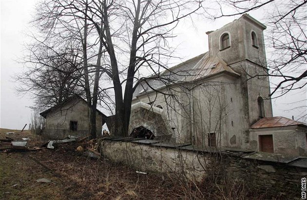 Vichr, Dtichov nad Bysticí - Silný poryv vtru shodil v barokního kostela...