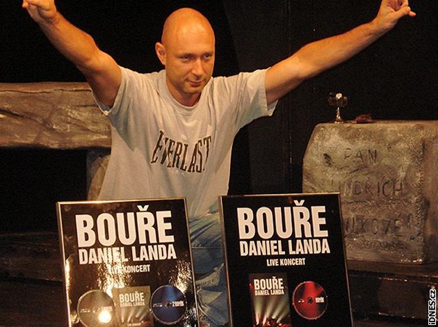 Daniel Landa s cenami za prodej CD a DVD Boue