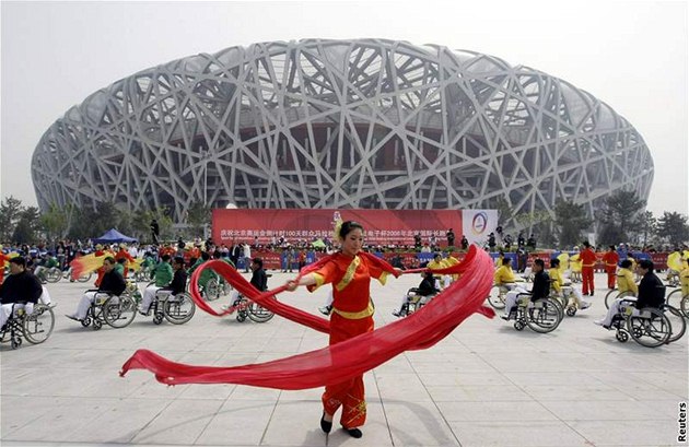 V Pekingu se slavilo sto dní do olympiády.