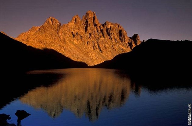 Jezero Gobekli v tureckých horách Kackar Daglari