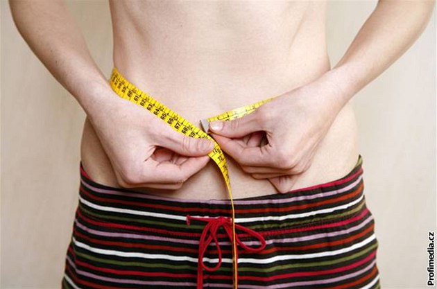 Anorexie se týká pedevím dospívajících dívek.