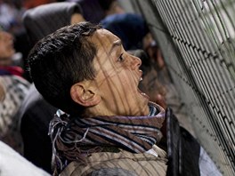 Palestinci sleduj fotbalov zpas s Thajskem (9. bezna 2011)