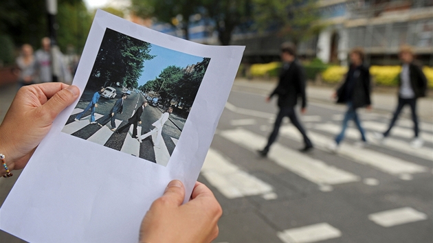 Kapela The eatles udělala z přechodu před londýnským studiem Abbey Road legendární místo Kapela The eatles udělala z přechodu před londýnským studiem Abbey Road legendární místo