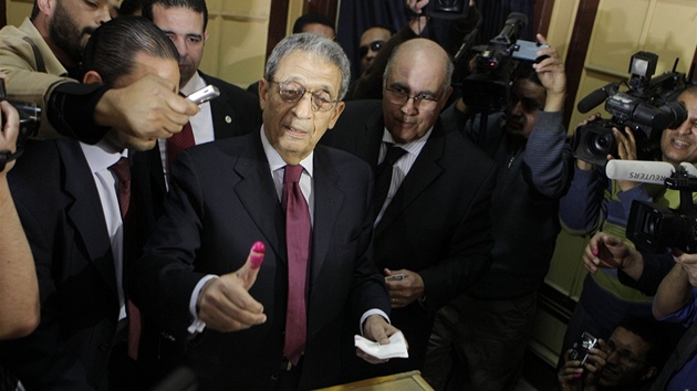 Amr Músa odevzdal hlas v egyptském referendu