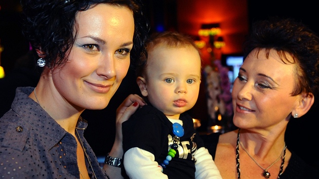 Michaela Salačová se synem a matkou Michaela Salačová se synem a matkou
