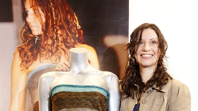 Model, kterı na přehlídce předváděla Kate Middletonová a jeho návrhářka Charlotte Toddová