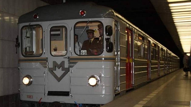 ízení soupravy metra Es pi oslav 35. výroí provozu metra v Praze
