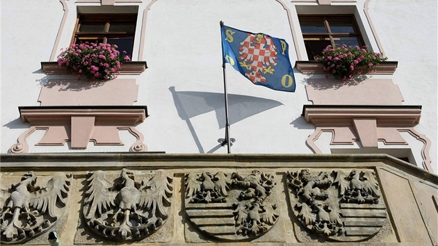 Vlajka Olomouce na budově radnice. Vlajka Olomouce na budově radnice.