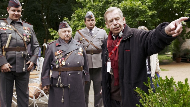 Z filmu Odcházení - Václav Havel režíruje Z filmu Odcházení - Václav Havel režíruje