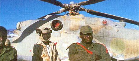 adt vojci u zajatho libyjskho vrtulnku (srpen 1987)