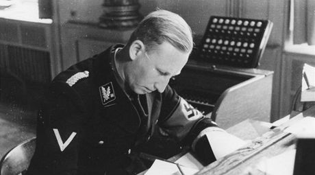 Zastupující íský protektor Reinhard Heydrich.