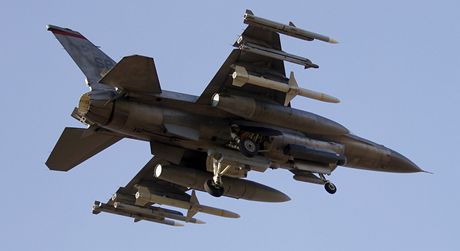 Stíhaka F-16 Fighting Falcon