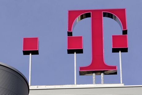 Telekom chce za utrené peníze sníit vlastní zadluení.