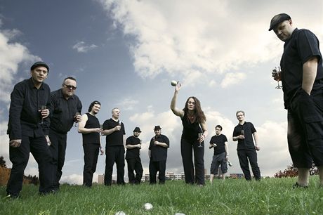 Kapela Stop zvíat - jedna z desítek, které vystoupí bhem víkendu na festivalových a koncertních pódiích v Pardubickém kraji.  