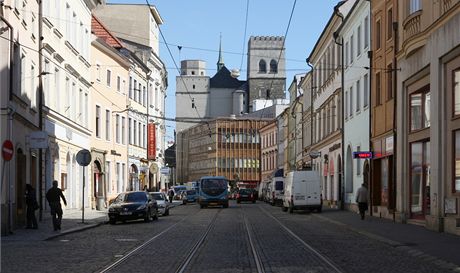 Olomoucká ulice 8. kvtna se rekonstrukce jen tak nedoká, radnice ji naplánovala nejdíve na rok 2016.