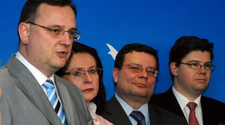 Dejme ministrovi spravedlnosti Jiímu Pospíilovi as, ekl po jednání vedení ODS premiér Petr Neas.