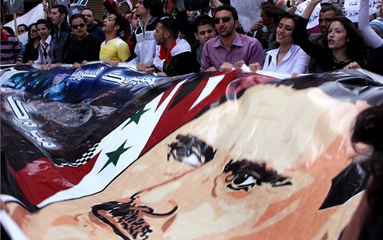Provládní demonstranti v Damaku (29. bezna 2011)