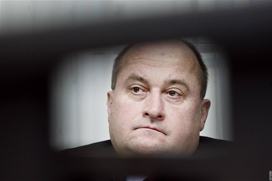Prezident Nejvyího kontrolního úadu (NKÚ) Frantiek Dohnal u Obvodního soudu pro Prahu 7. (1. listopadu 2010)
