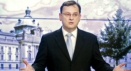 Premiér Petr Neas.
